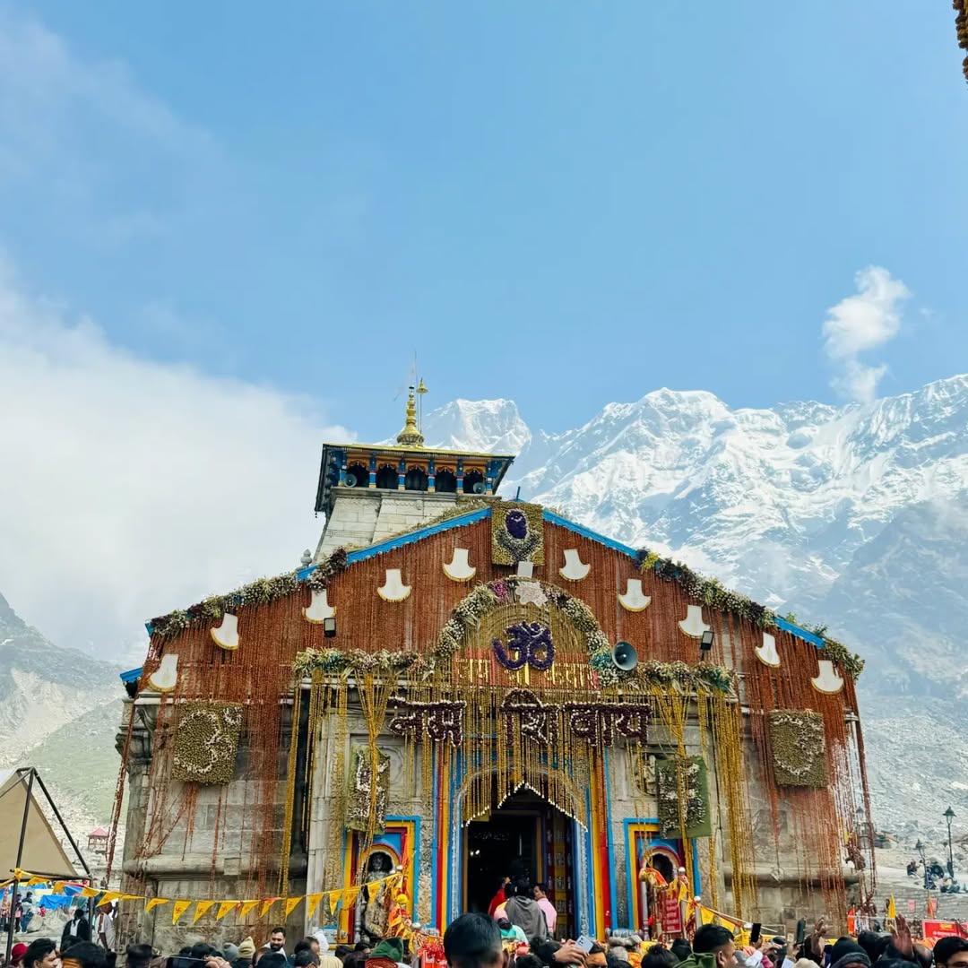 Chardham Group at Kedarnath temple ✅Explore More ✴️DM for Upcoming Batches ✅ #kedarnath #uttara